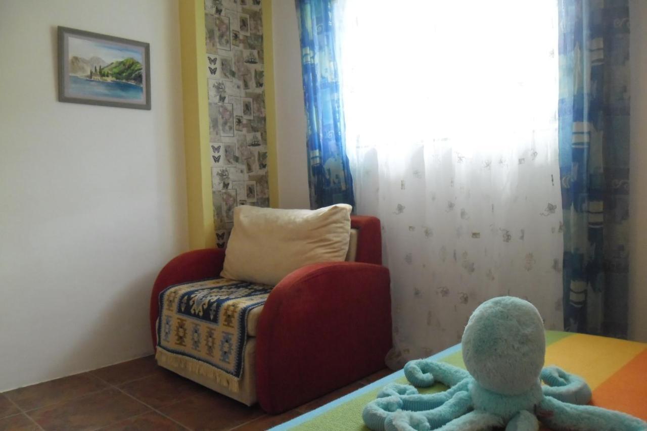 Family Apartment Garden And Sea Petrovac Екстериор снимка